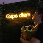 letreiro-neon-carpe-diem-2