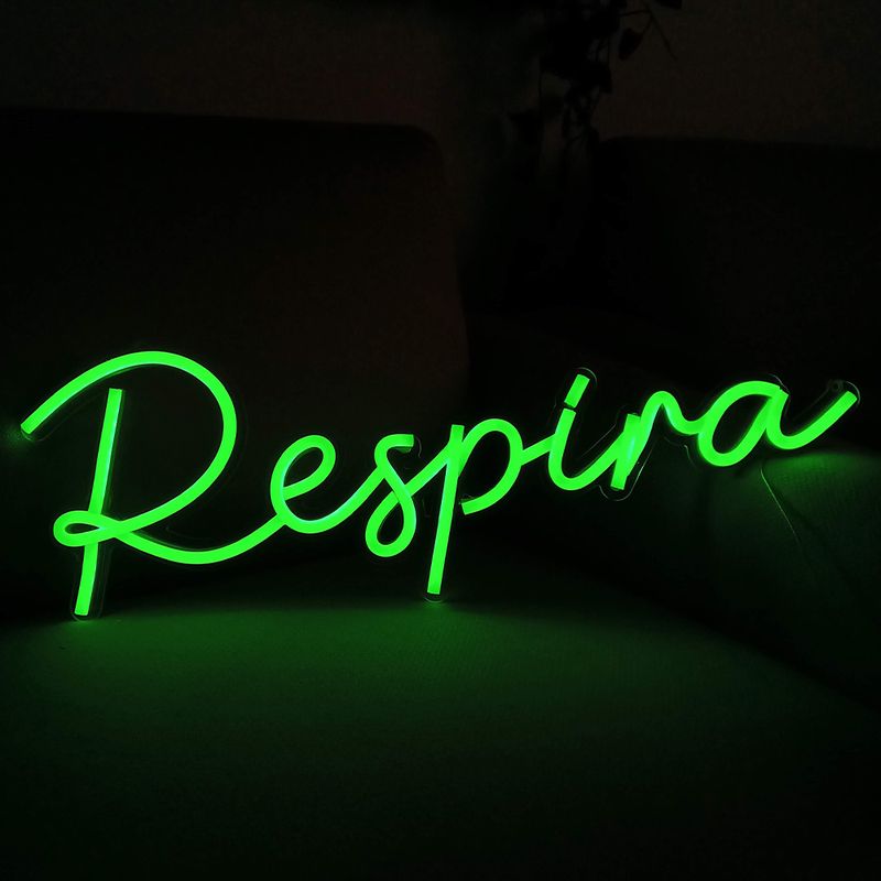 placa-de-neon-led-com-escrita-respira