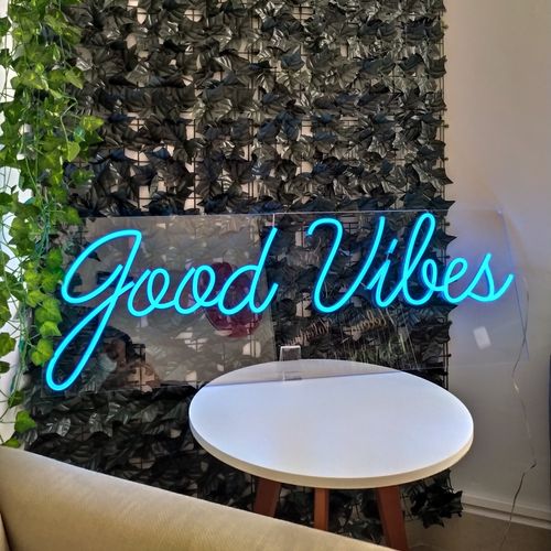Letreiro Neon de LED Personalizada - Nome, frase ou palavra com 9 Letras - Azul Gelo