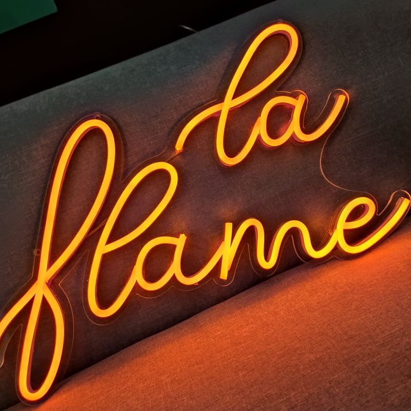 LETREIRO-NEON-LED---7-LETRAS---AMBAR