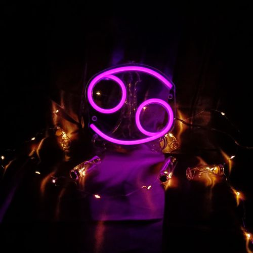 Luminoso em Neon LED ROXO - Câncer - Acrílico 6mm